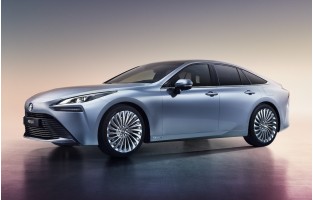 Alfombrillas Toyota Mirai (2021-actualidad) logo Hybrid
